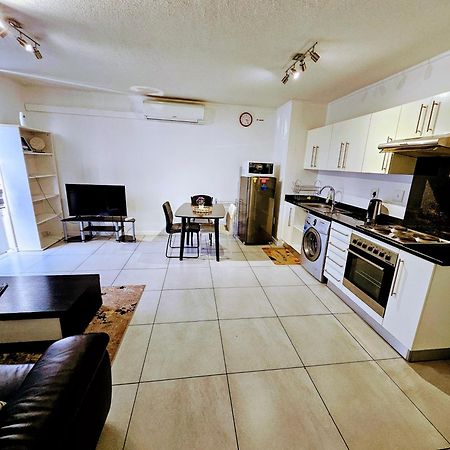 Kingelph Home-Stay Windhoek Dış mekan fotoğraf